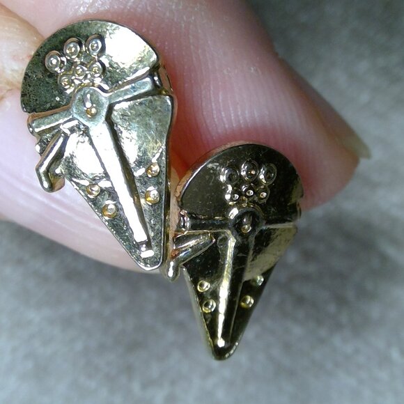 Star Wars Millennium Falcon Stud Earrings Burnished Gold coloured - Picture 2 of 4